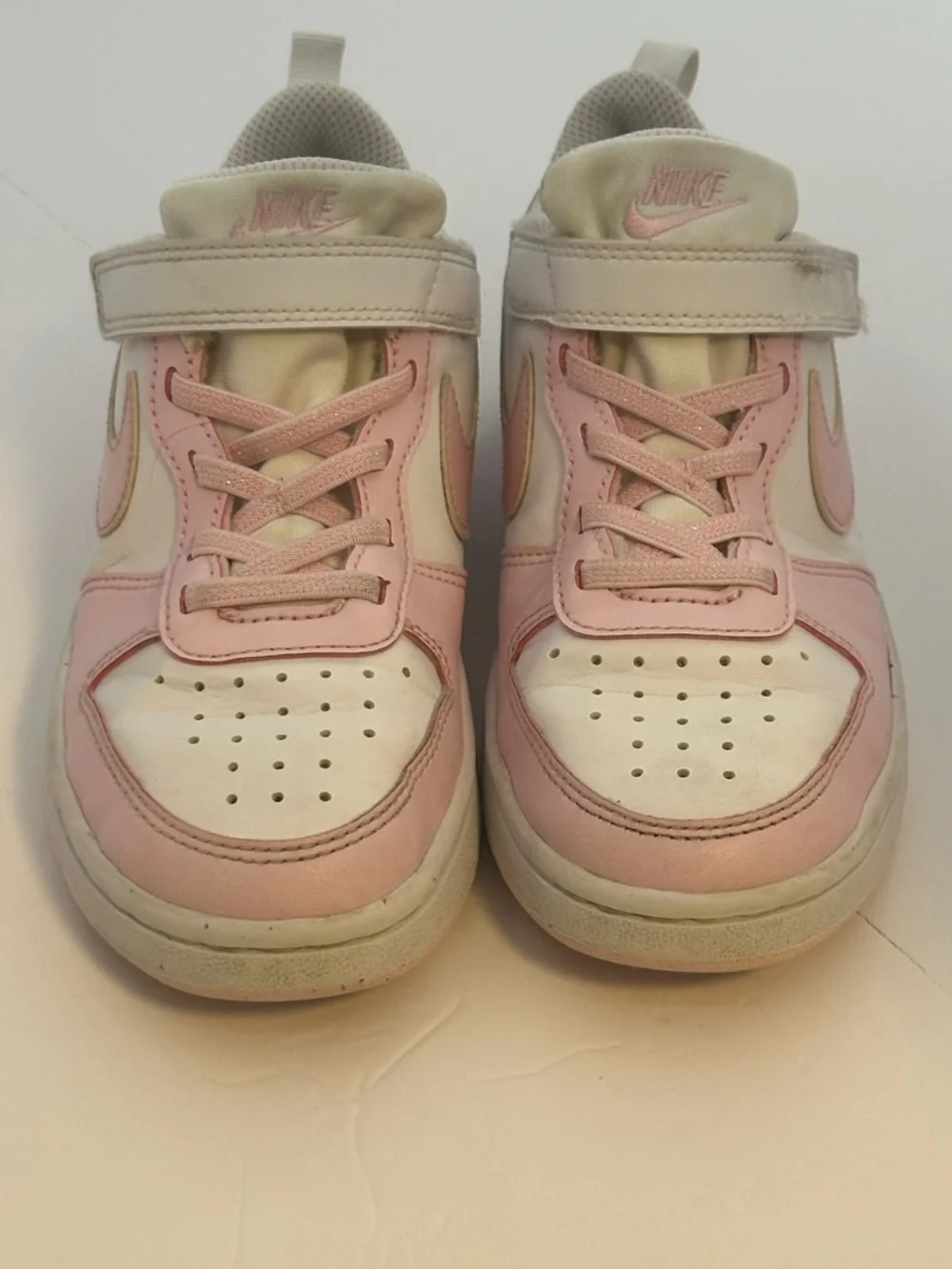Nike Kids White and Light Pink Velcro Lace-Up Sneakers Size 1Y